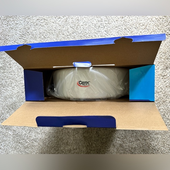 BRAND NEW in box: Elongated Raised Toilet Seat - Picture 8 of 9